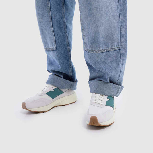 370 in White & Green