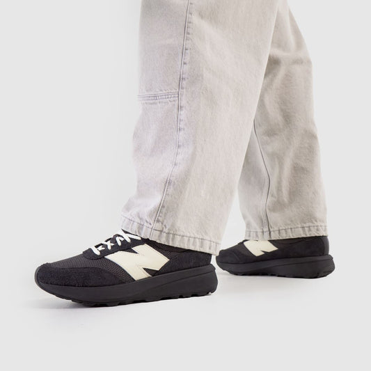 370 in Black & White