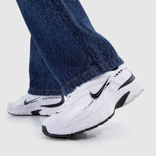 Initiator in White & Black