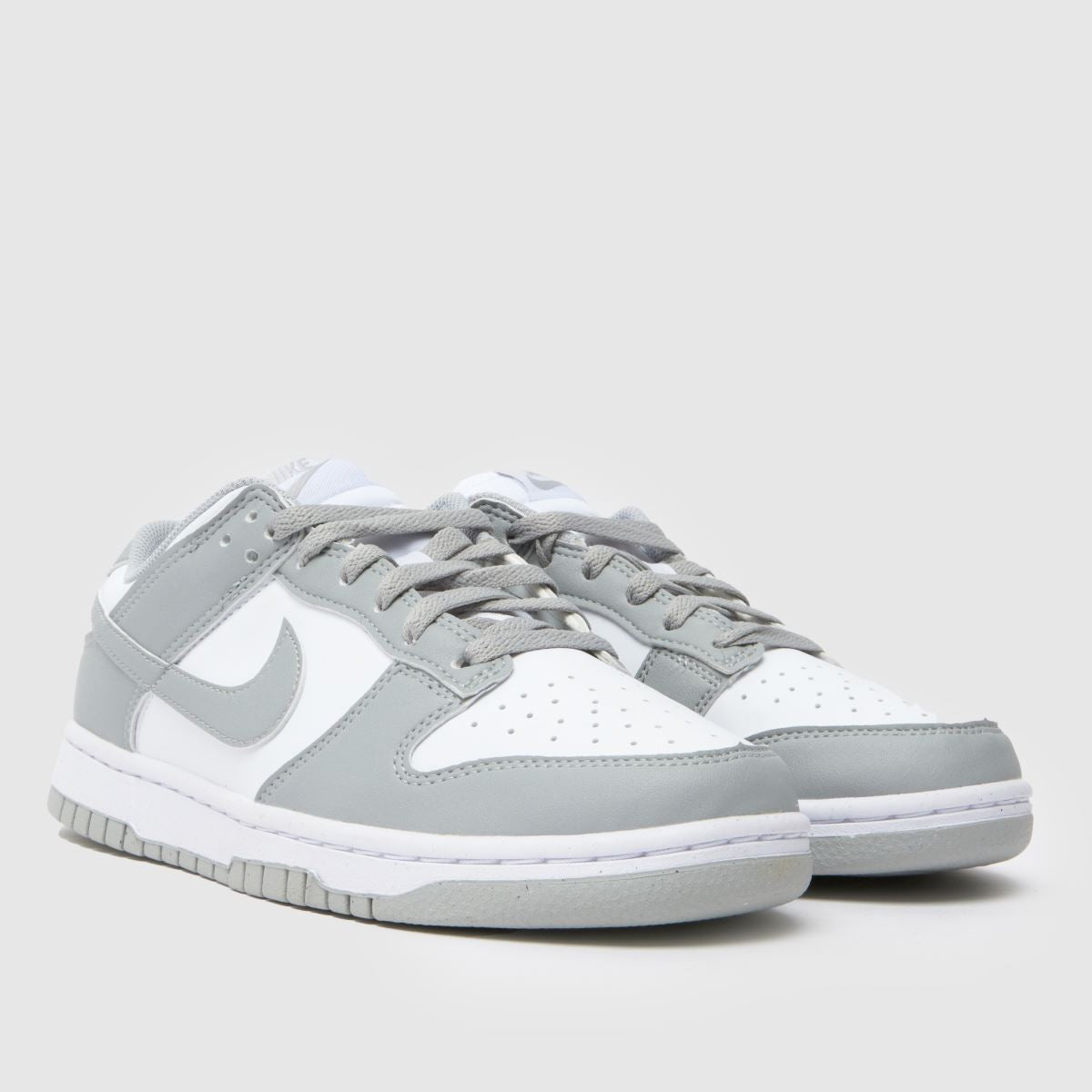 Dunk Low in Whte & Grey