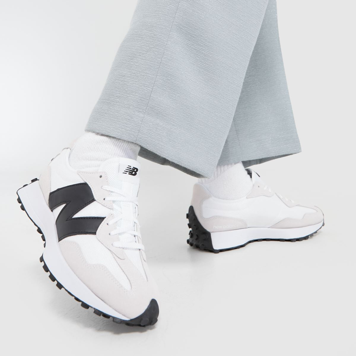 327 in White & Black