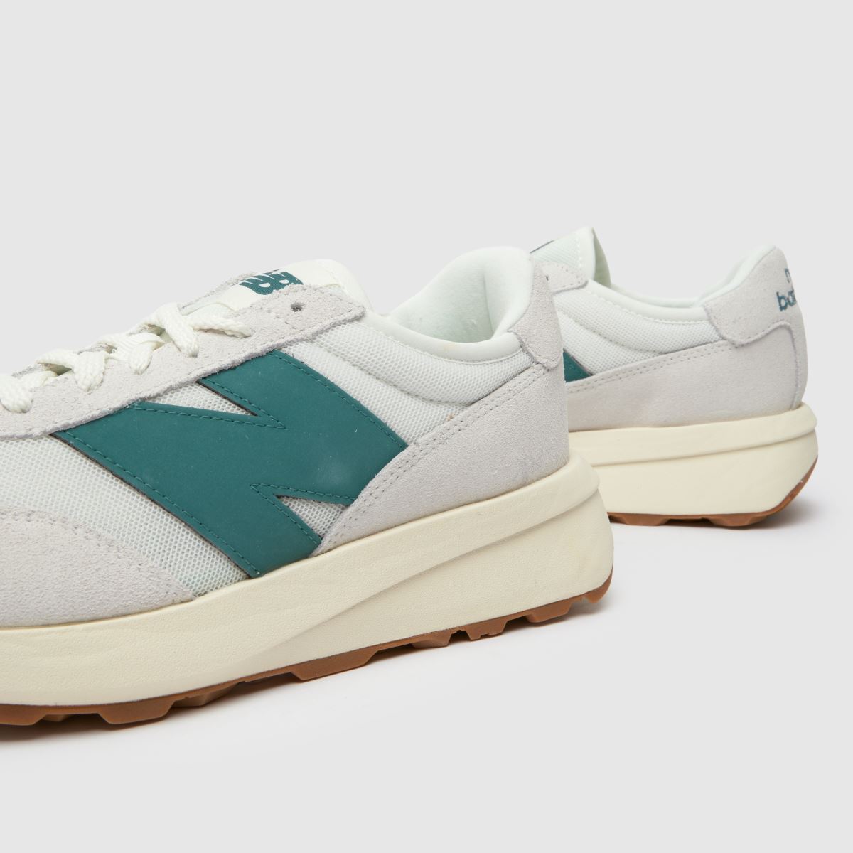 370 in White & Green