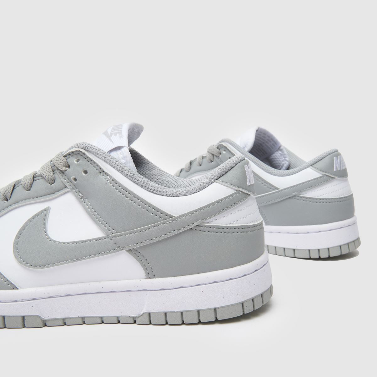 Dunk Low in Whte & Grey