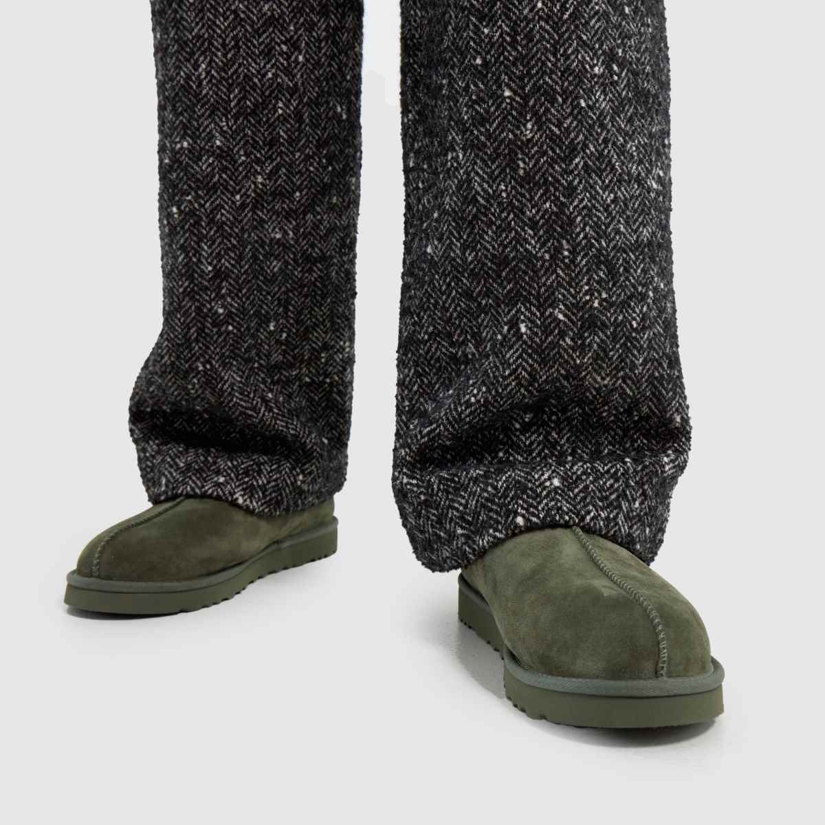 Tasman in Khaki